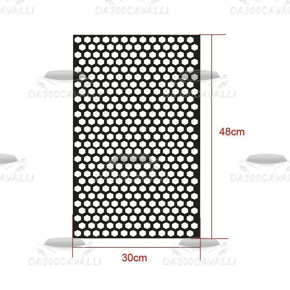 Adesivo nido d’ape fari auto 30x48cm da300cavalli tuning, sfondo bianco con misure evidenziate.
