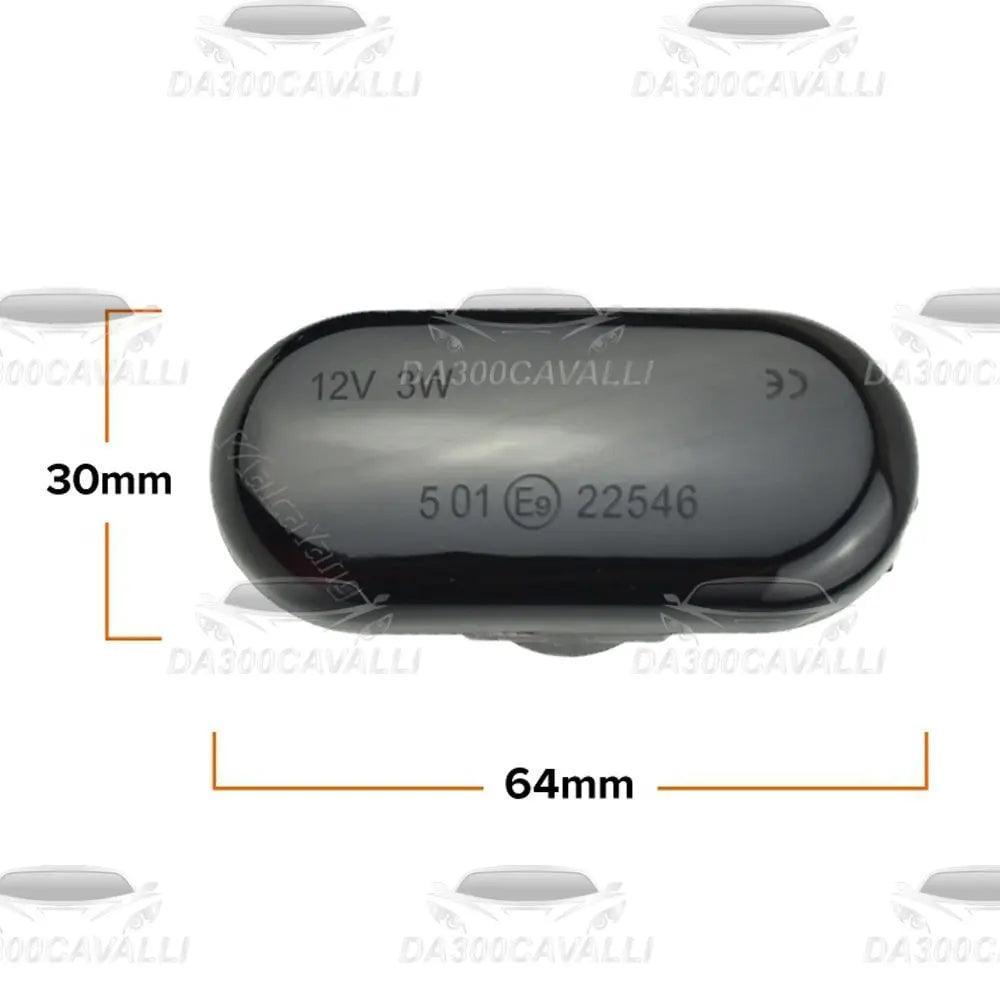 Indicatore direzione LED Nissan nero 12V 3W, dimensioni 64x30mm, tuning Da300Cavalli.