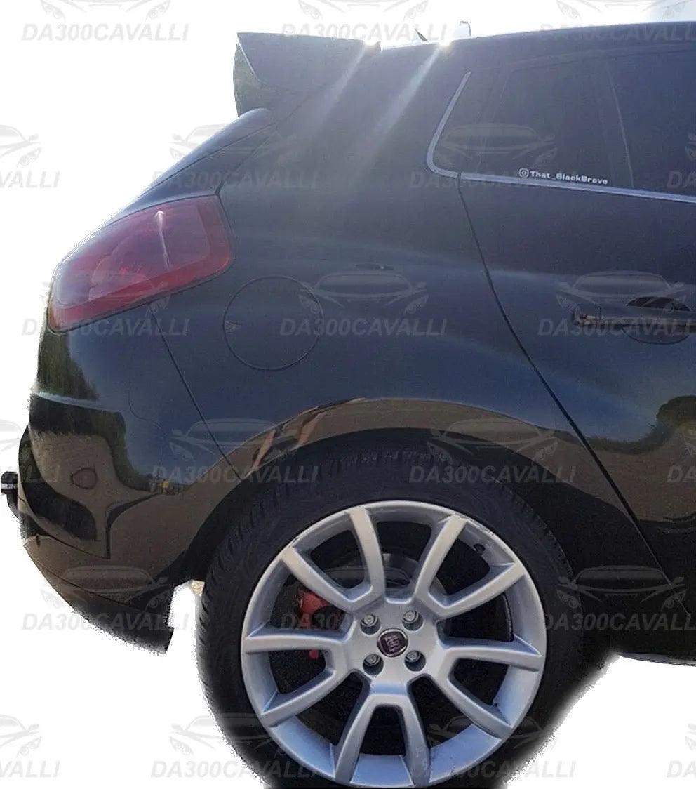 Spoiler auto tuning per Fiat Bravo nero, ruota in primo piano, Da300Cavalli