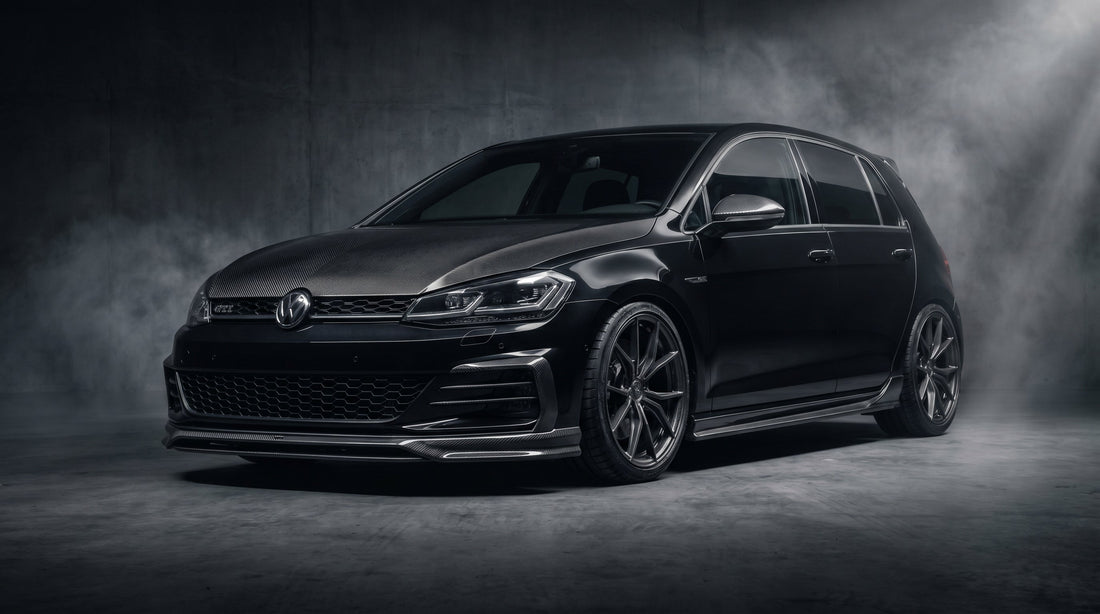 Volkswagen Golf 7 GTI con body kit in fibra di carbonio tuning