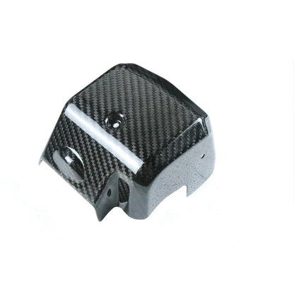 Coperchio motore in carbonio lucido per moto, ricambio tuning su fondo bianco, Da300Cavalli