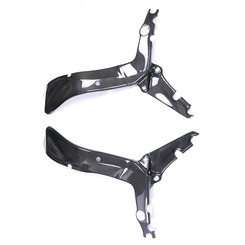 Coppia cover carena moto in carbonio, ricambio tuning Da300Cavalli, sfondo bianco.