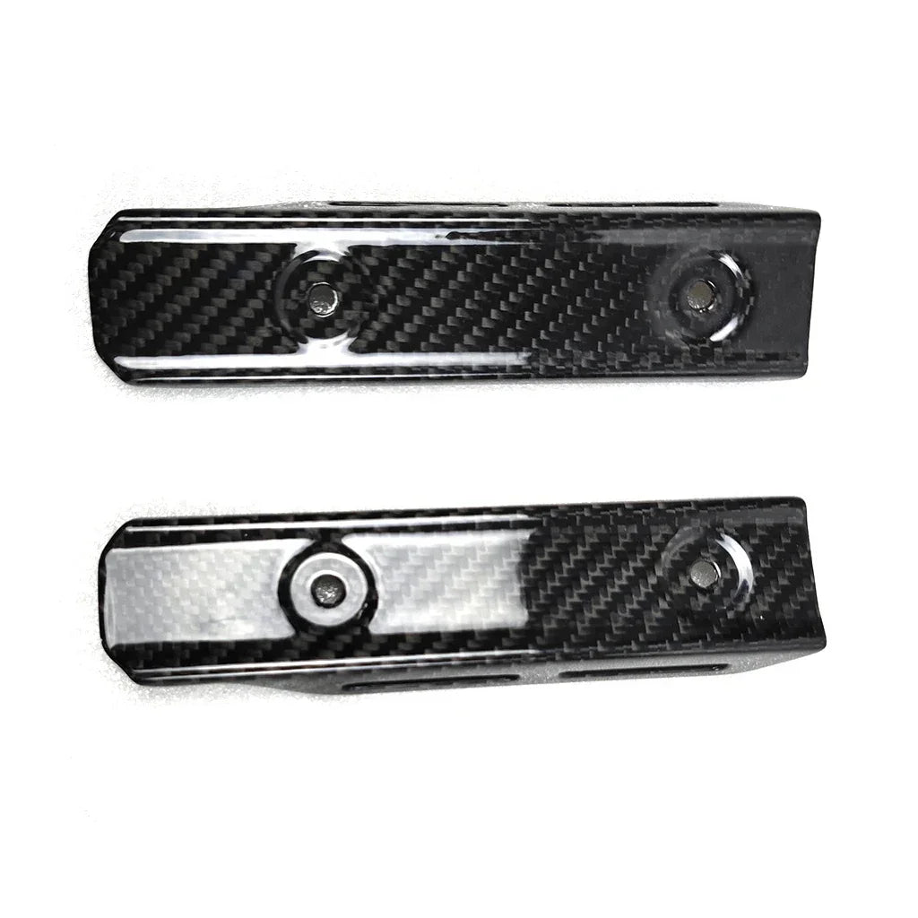 Coppia cover in carbonio per auto, ricambio tuning Da300Cavalli, sfondo bianco