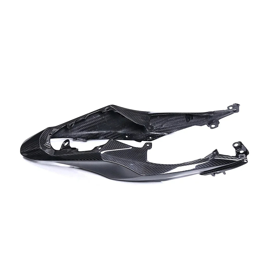 Carena laterale moto in carbonio lucido su sfondo bianco, ricambio tuning Da300Cavalli