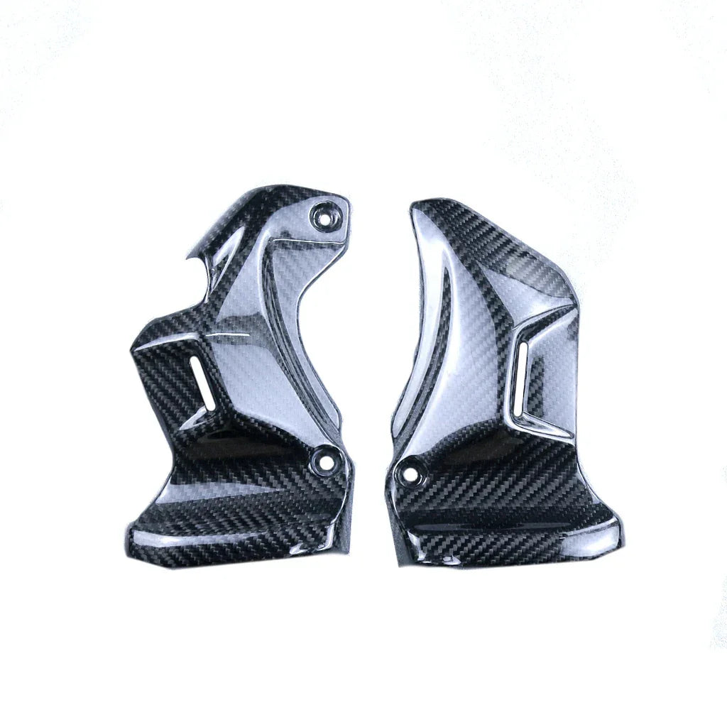 Coppia di carenature in carbonio per moto tuning, accessori Da300Cavalli, fondo bianco