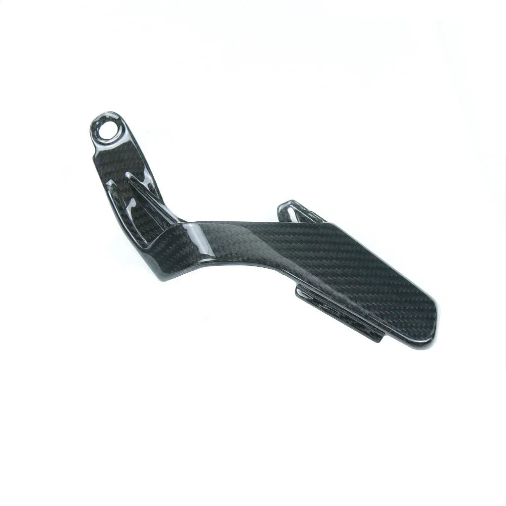 Paracatena in fibra di carbonio per moto, ricambio tuning Da300Cavalli su sfondo bianco