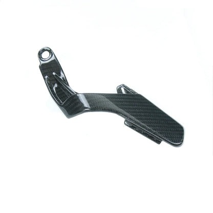 Paracatena in fibra di carbonio per moto, ricambio tuning Da300Cavalli su sfondo bianco