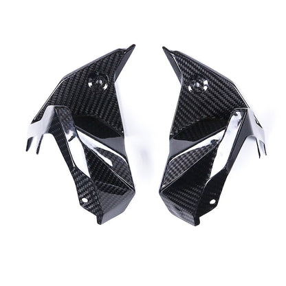 Coppia di cover in carbonio per moto, accessorio tuning Da300Cavalli, design sportivo.
