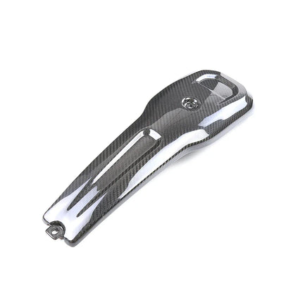 Copricatena in fibra di carbonio per moto, accessorio tuning Da300Cavalli, sfondo bianco.