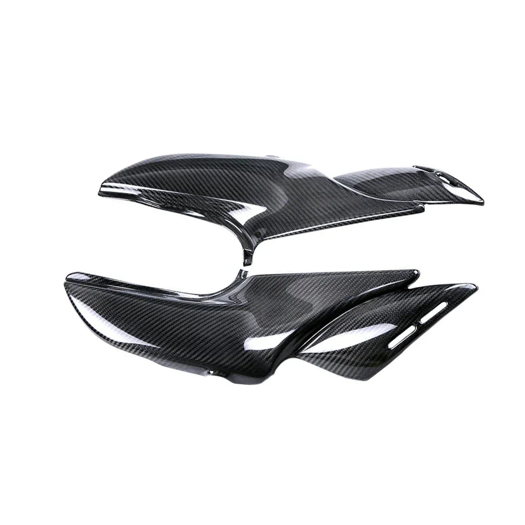 Carene in carbonio lucido per moto, accessorio tuning Da300Cavalli, fondo bianco