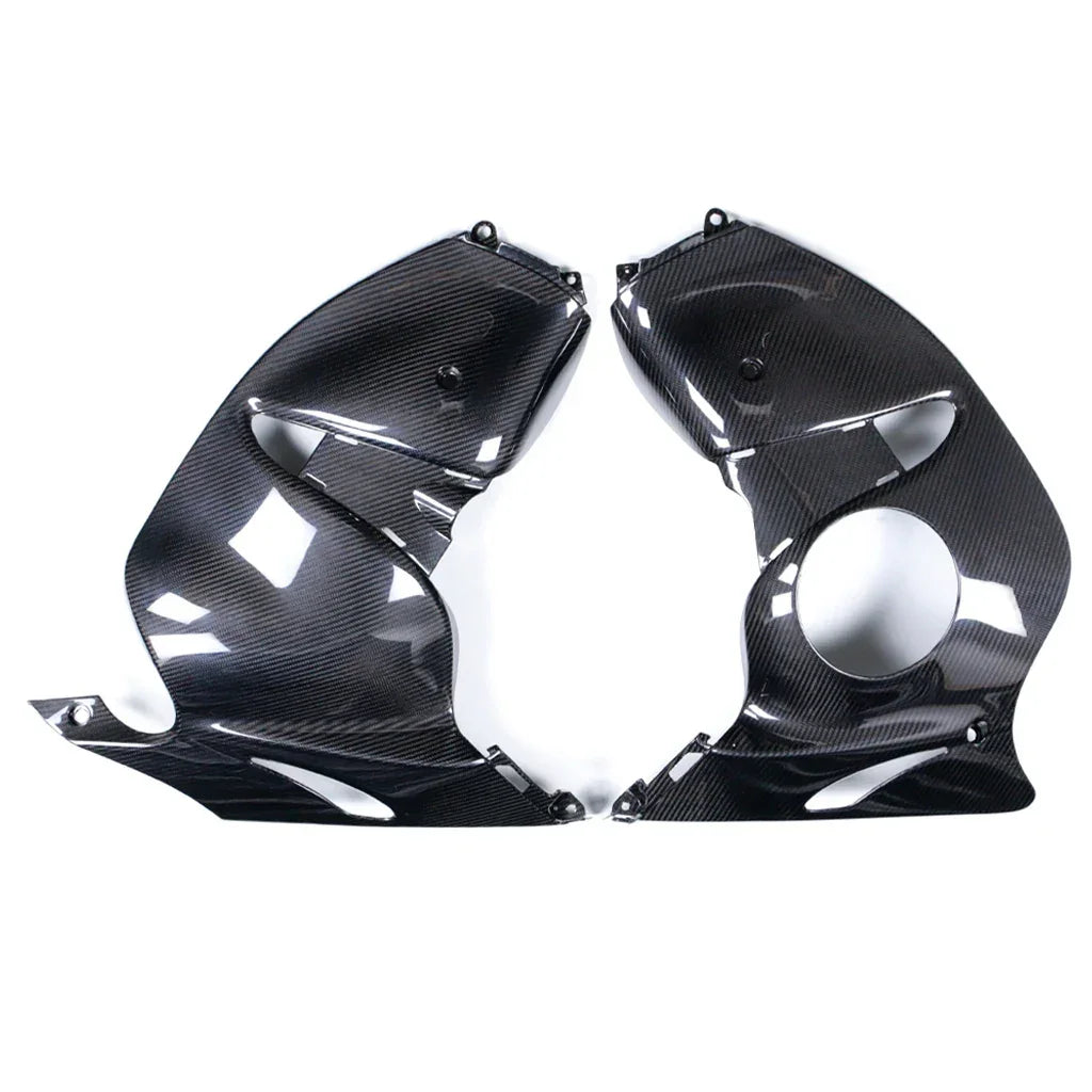 Carene moto in fibra di carbonio, ricambio tuning Da300Cavalli, foto su sfondo bianco.