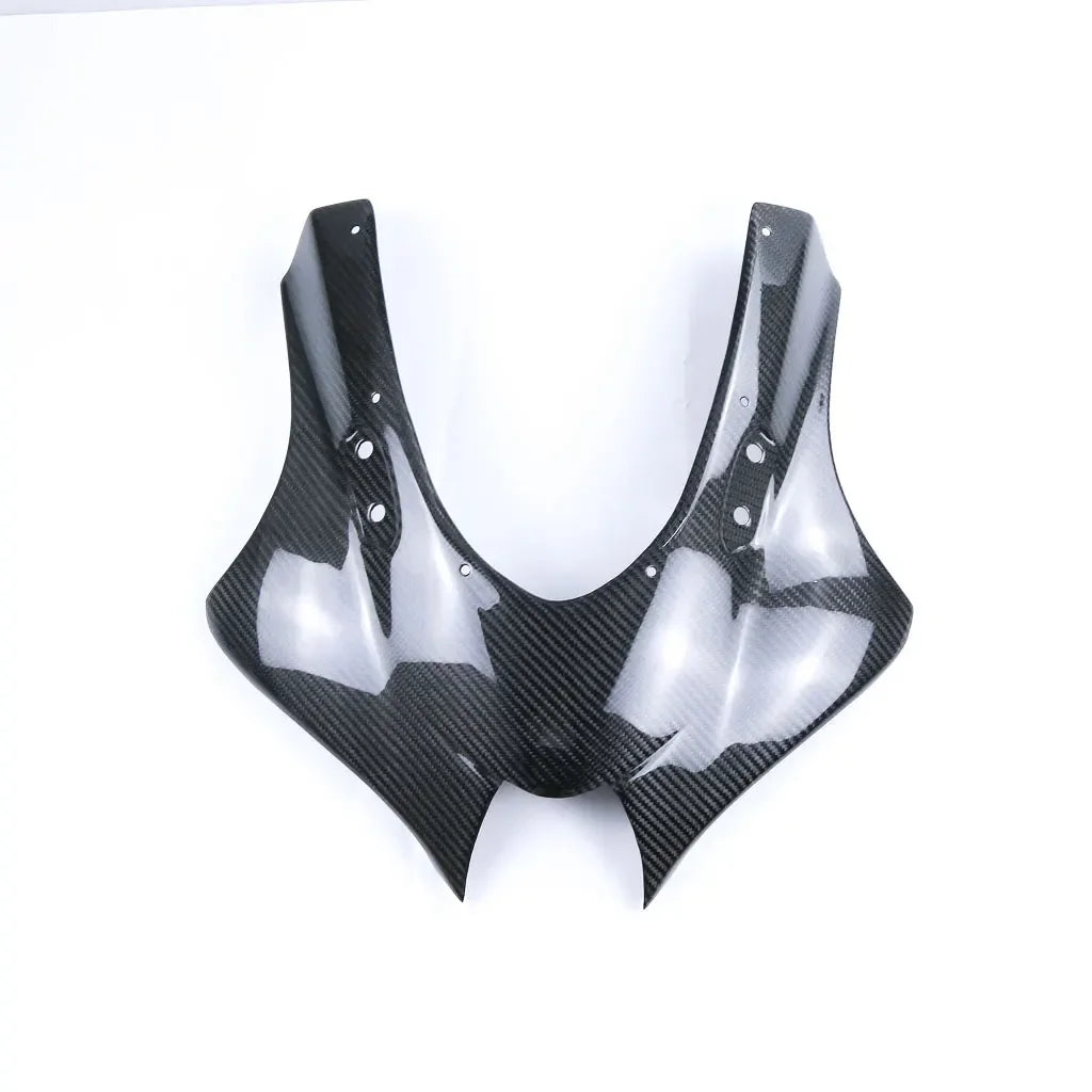 Carena anteriore moto in carbonio, ricambio tuning Da300Cavalli su sfondo bianco