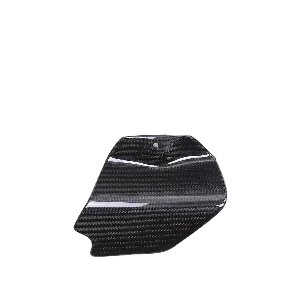 Paracalore moto in fibra di carbonio per tuning, accessorio Da300Cavalli su sfondo bianco