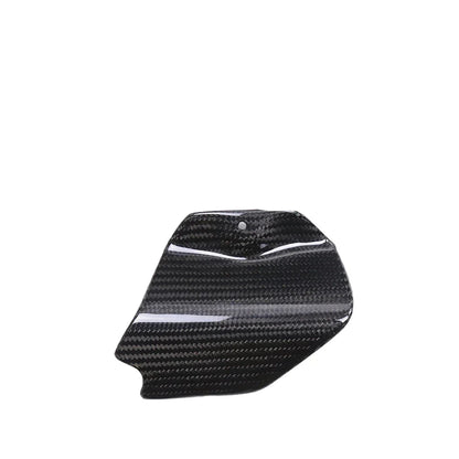 Paracalore moto in fibra di carbonio per tuning, accessorio Da300Cavalli su sfondo bianco