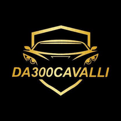 Logo dorato Da300Cavalli con silhouette auto stilizzata su sfondo nero, tuning auto.