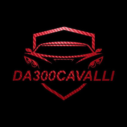 Adesivo logo Da300Cavalli rosso effetto carbonio, design auto tuning su sfondo nero.