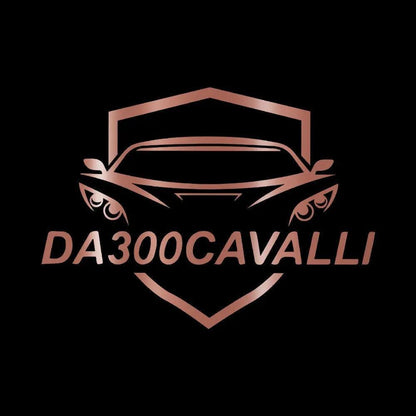 Logo adesivo Da300Cavalli con sagoma auto color rame su sfondo nero, tuning auto.