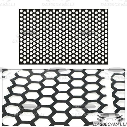 Adesivo nido d'ape nero per fari auto, accessorio tuning Da300Cavalli, dettaglio esagonale.