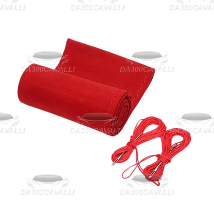 Coprivolante rosso in alcantara con filo da cucire, accessorio tuning auto Da300Cavalli.