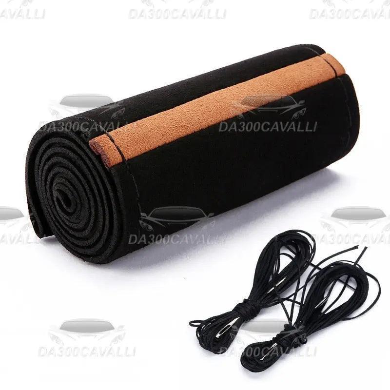 Coprivolante in alcantara nero e marrone da 38cm con filo per cucitura, accessorio tuning Da300Cavalli.