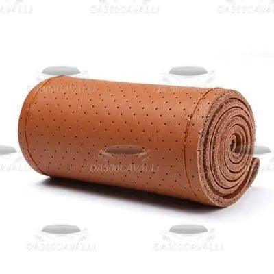 Coprivolante in pelle traforata marrone da 38 cm per auto, accessorio tuning Da300Cavalli.