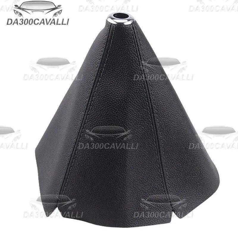 Cuffia del cambio nera in pelle 16mm per auto tuning Da300Cavalli, dettaglio rifinito.