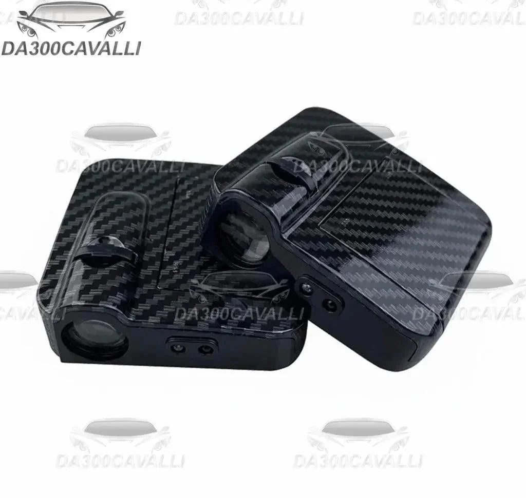 proiettore-luce-di-cortesia-portiera-con-logo-1-pc-da300cavalli-1 - Da300Cavalli