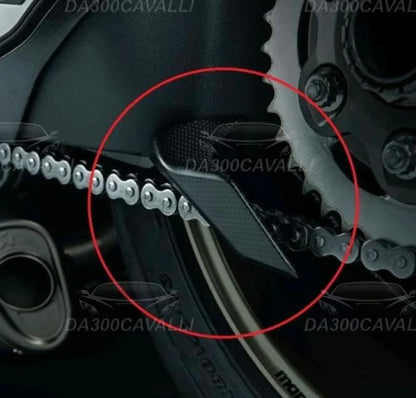 protezione-paracatena-fibra-di-carbonio-ducati-panigale-v4-da300cavalli-3 - Da300Cavalli