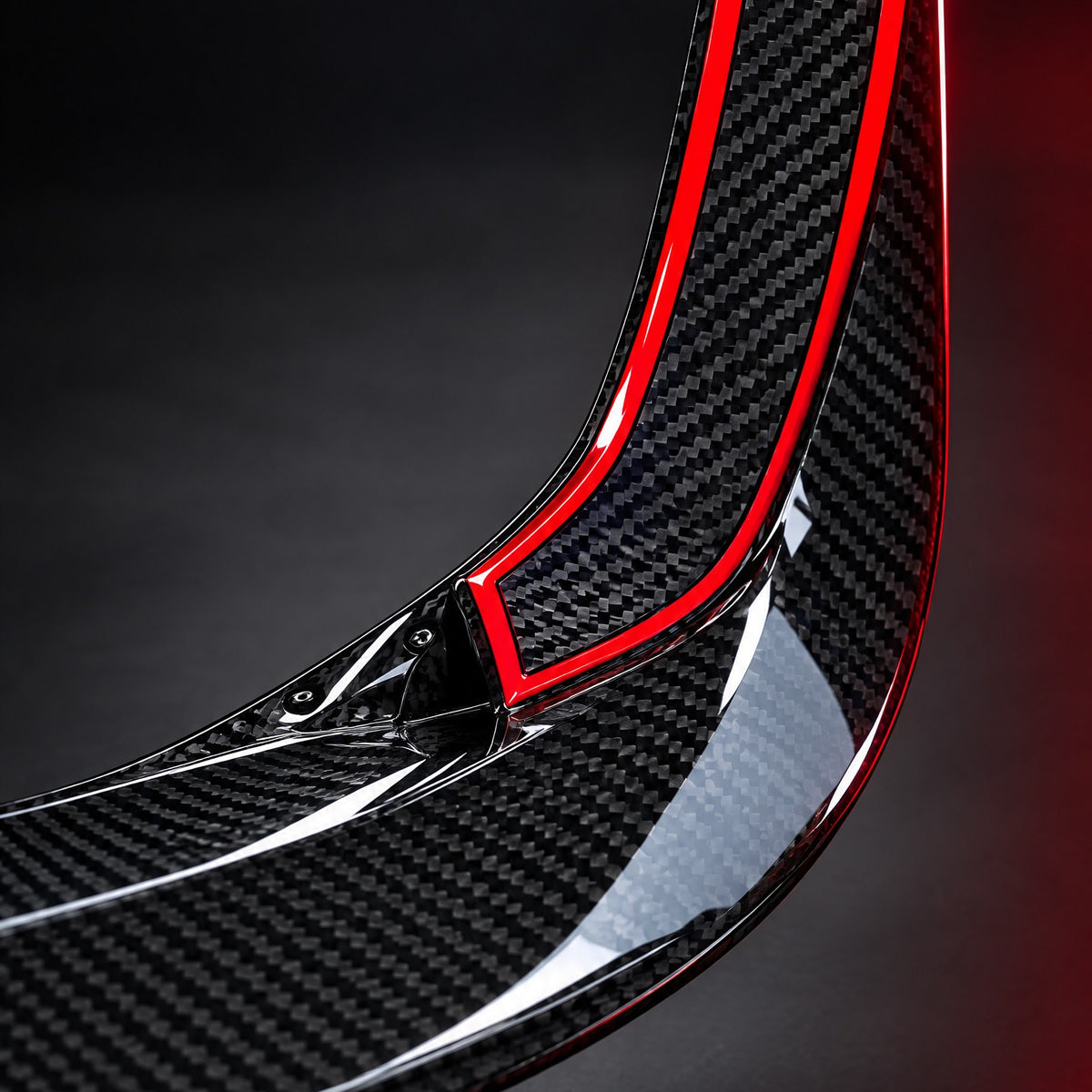 Dettaglio dell'estremità laterale in dry carbon dello splitter Audi RS3 8Y