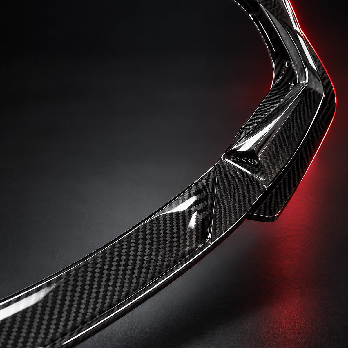 Dettaglio della trama in dry carbon dello splitter BMW G20