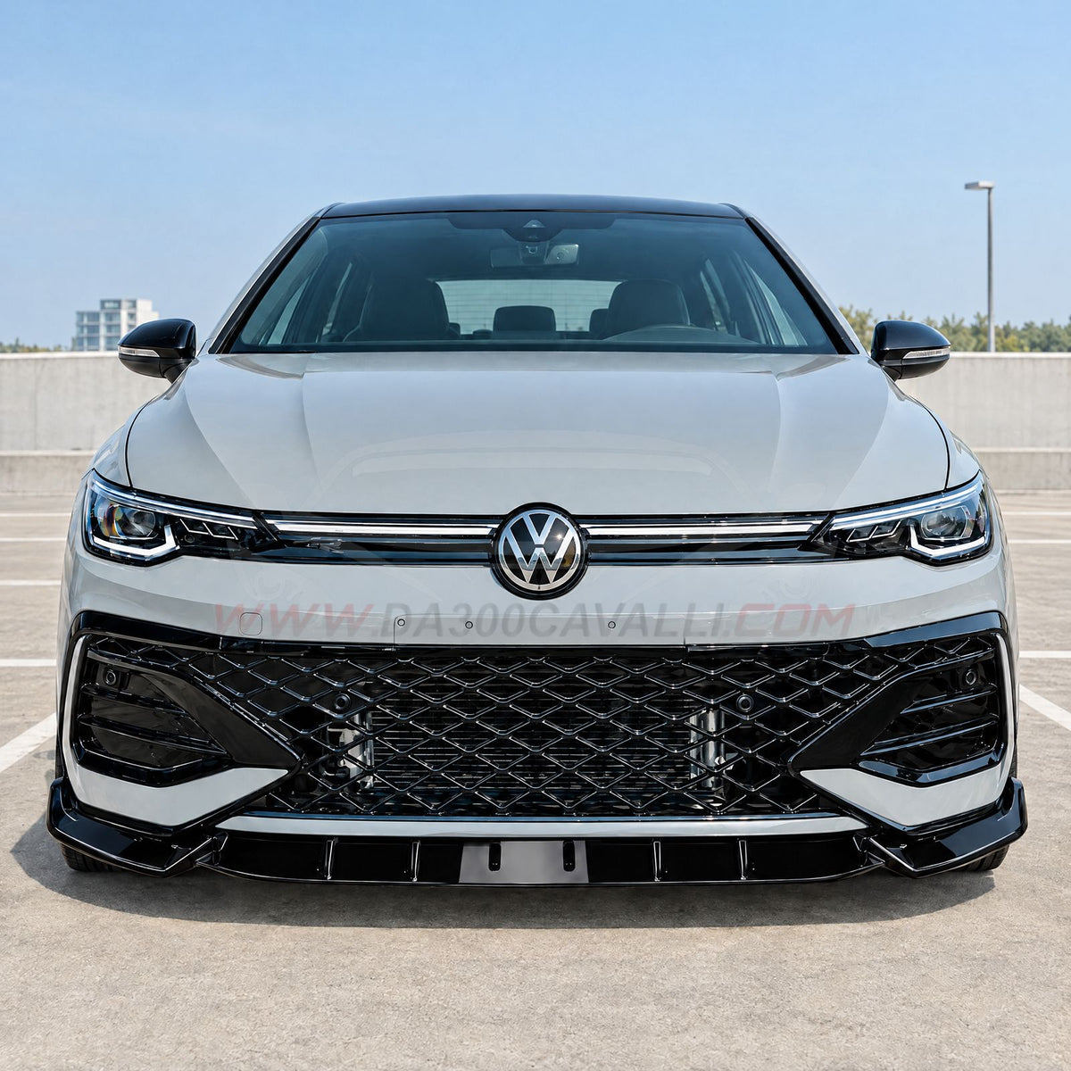 Splitter nero lucido montato su Volkswagen Golf 8.5 GTI dal 2024, vista frontale