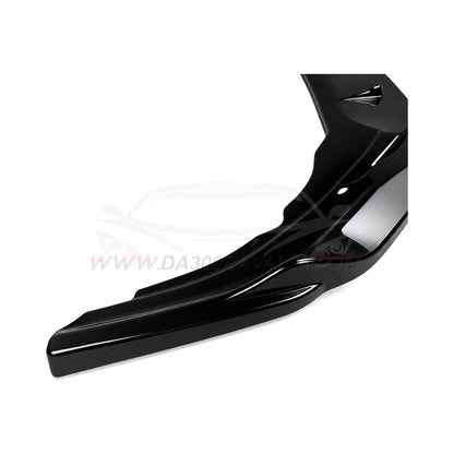 Dettaglio dell'estremità dello splitter Volkswagen Golf 8.5 R dal 2024 in ABS nero lucido — Da300Cavalli