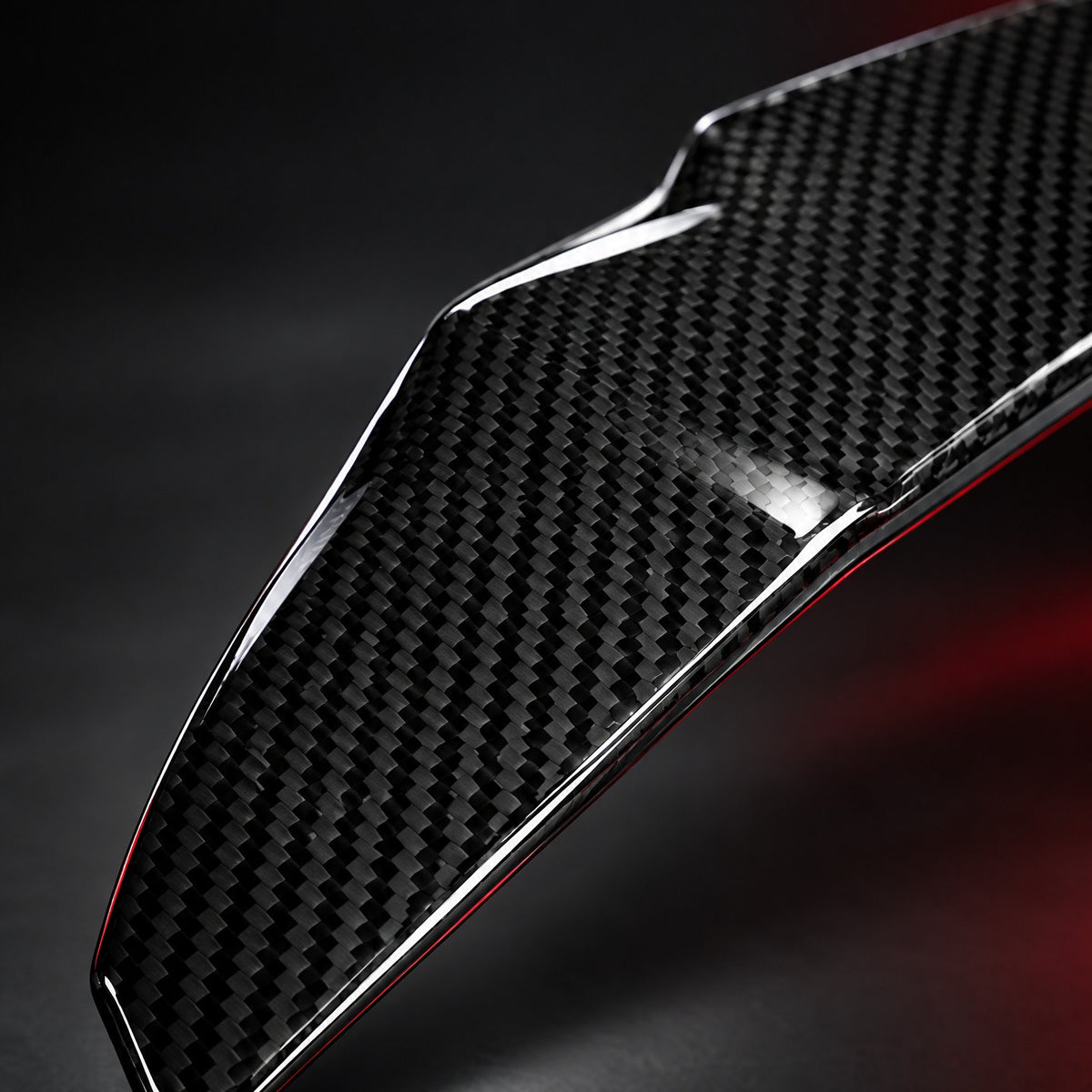 Dettaglio della trama in carbonio dello spoiler Audi A5 Coupé