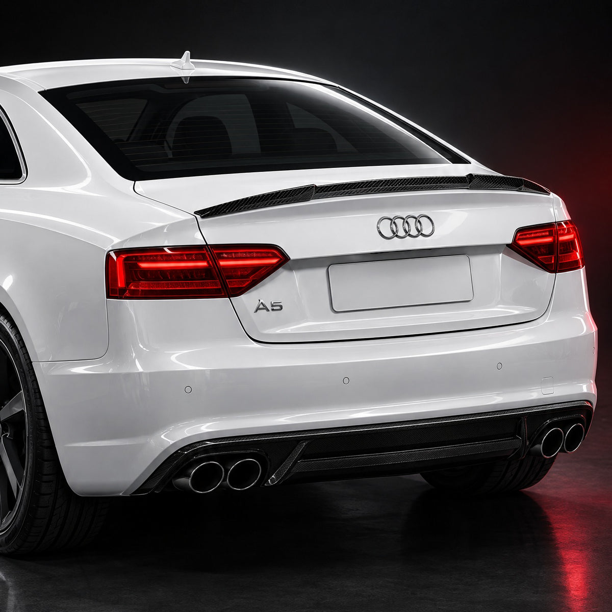 Spoiler in carbonio montato su Audi A5 Coupé 8T bianca