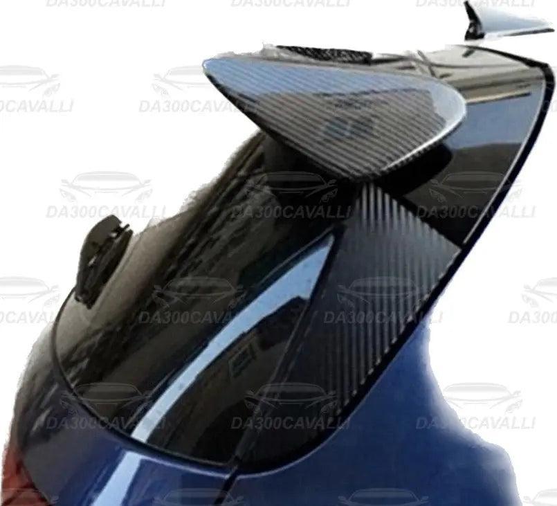 Spoiler carbon look per Hyundai i20 i30 2008-2021 su auto blu, accessorio tuning Da300Cavalli