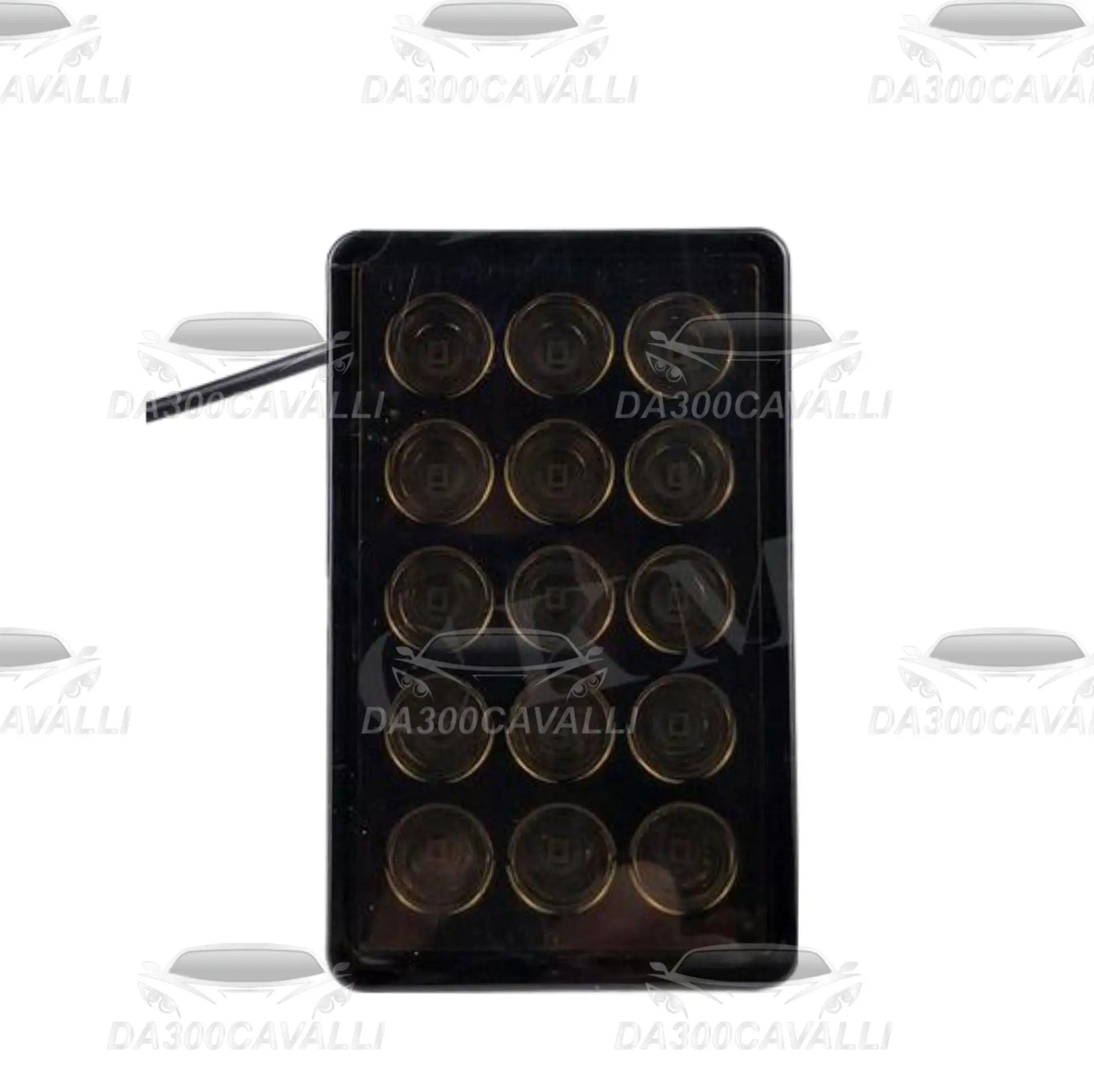 Terzo stop LED auto Da300Cavalli nero rettangolare con luci circolari visibili, ricambio tuning