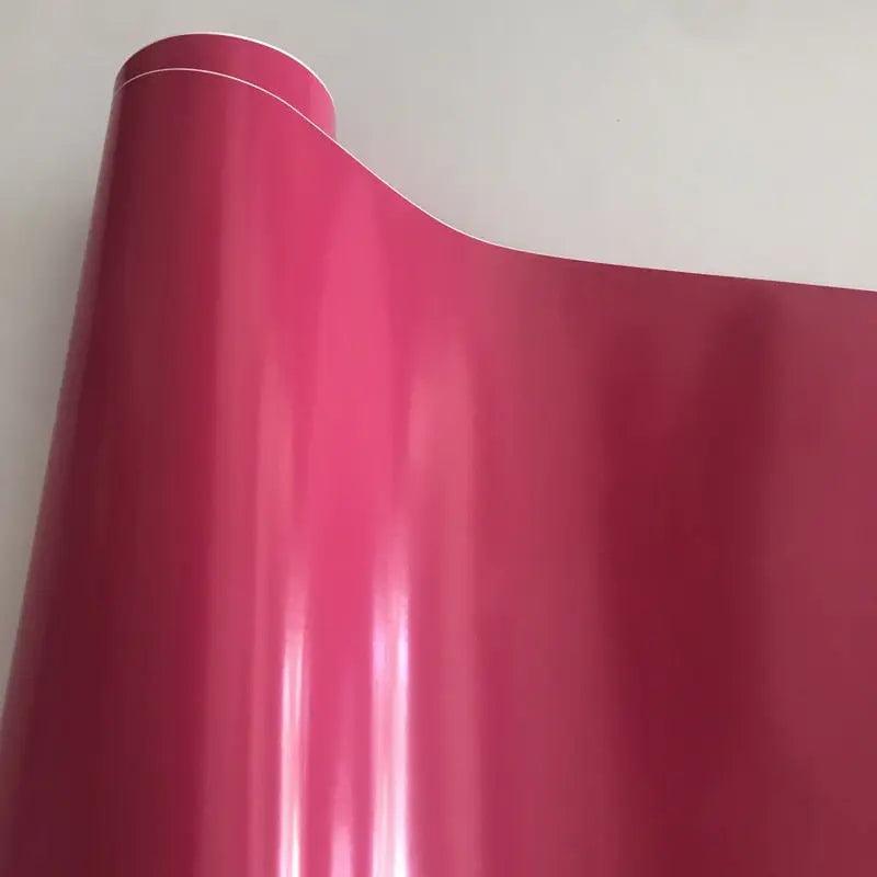 Pellicola wrap rosa lucida per tuning auto Da300Cavalli, rotolo su sfondo neutro.